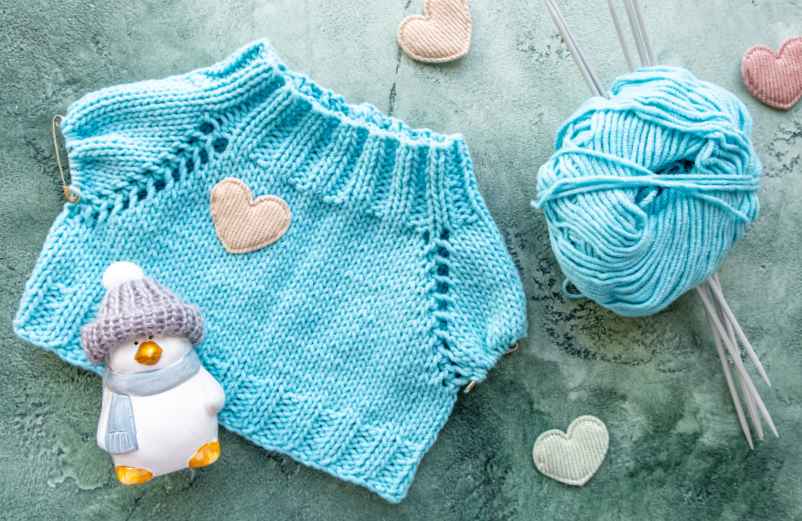 Quelles astuces pour réussir le tricotage d’une layette de naissance ?